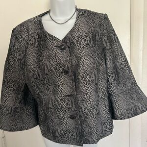 Danillo Chic Black and Gray Snakeskin Cape with Bell Sleeves. Size 14